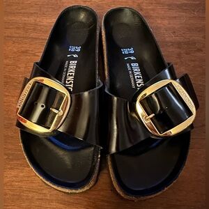 Birkenstock Madrid Big Buckle High Shine size 39/8.5
Lightly worn